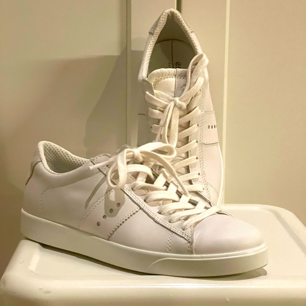 ECCO WOMEN'S STREET LITE RETRO SNEAKER